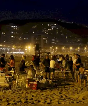 Nit de Sant Joan en Oliva Hogueras de Sant Joan en las playas de Oliva