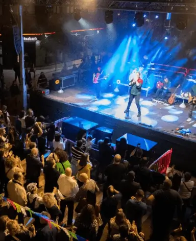 Publicidad exterior durante el Concierto Anual en el Parque de Alcorcón Publicidad exterior en el Concierto Anual en el Parque de Alcorcón