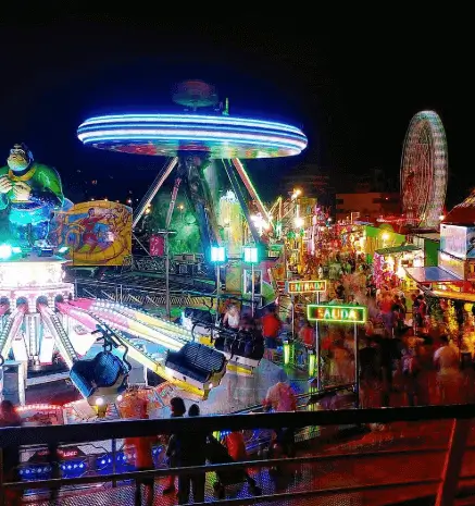 Publicidad exterior en la Feria de Agosto de Alicante Publicidad exterior durante la Feria de Agosto en Alicante