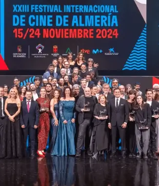 Publicidad exterior durante el Festival de Cine al Atardecer en Almería