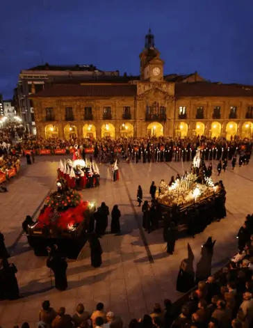 Publicidad exterior en la Semana Santa de Avilés