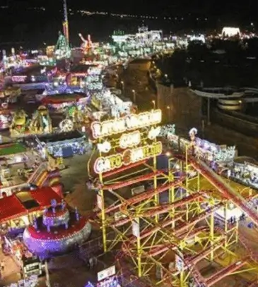 Soportes publicitarios activos durante la Feria de San Juan, festividad mayor de Badajoz que se celebra a finales de junio