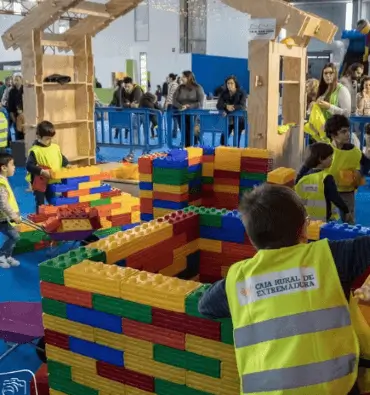 Soportes publicitarios activos durante Iberocio, feria de Navidad para familias en el recinto IFEBA de Badajoz