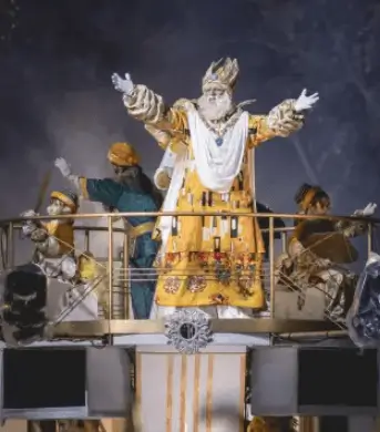 Soportes publicitarios visibles a lo largo del recorrido de la Cabalgata de Reyes Magos por las principales avenidas de Badalona la tarde del 5 de enero