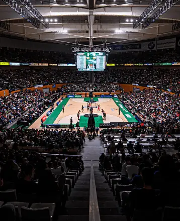 Vallas y mupis cerca del Palau Olímpic de Badalona los días de partido del Club Joventut Badalona en la Liga ACB y competiciones europeas