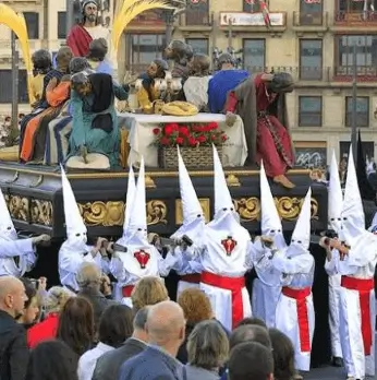 Publicidad exterior durante la Semana Santa en Basauri