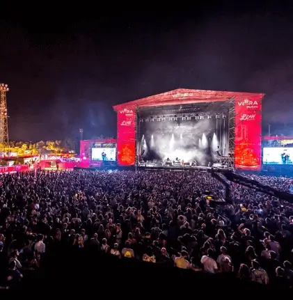 Publicidad exterior durante el Low Festival