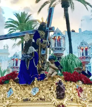 Publicidad exterior durante la Semana Santa de Cádiz Mupis cercanos a recorridos de la Semana Santa de Cádiz