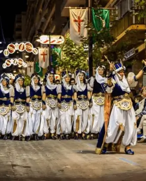 Publicidad exterior en Moros y Cristianos de Calpe