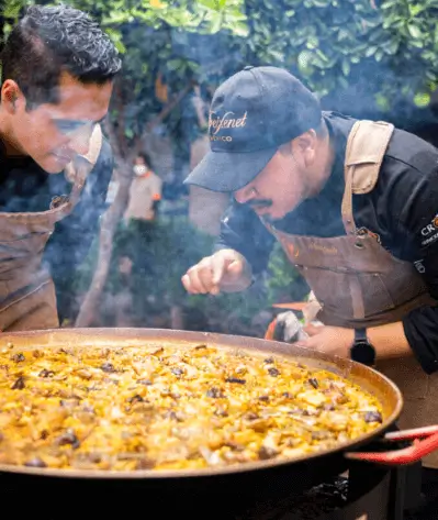 Publicidad exterior durante el Concurso Internacional de Paella de Sueca en Dénia Publicidad exterior durante el Concurso Internacional de Paella de Sueca en Dénia