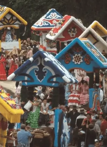 Soportes publicitarios activos durante la Romería de Valme, Fiesta de Interés Turístico Nacional y BIC etnológico, en Dos Hermanas