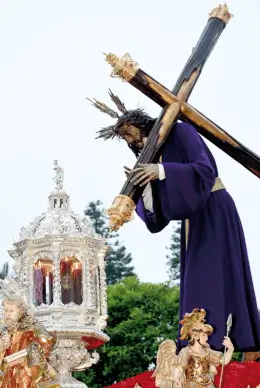 Soportes activos durante la Semana Santa nazarena, con procesiones por el centro de Dos Hermanas