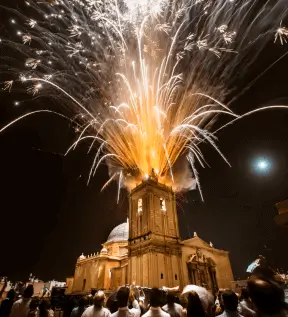 Publicidad durante la Nit de l'Albà de Elche