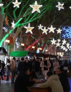 Mercado de Navidad en la Rambla de Figueres