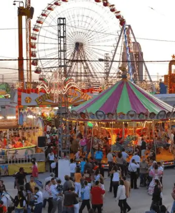 Publicidad exterior durante la Feria de Granada