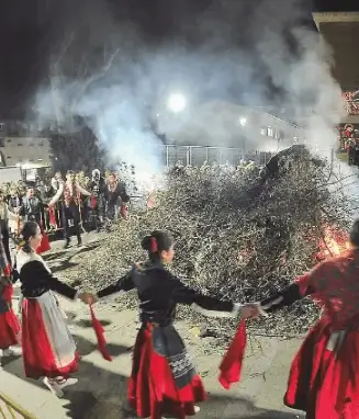 Soportes publicitarios activos durante las Lumbres de San Antón, fiesta declarada de Interés Turístico Nacional en Jaén