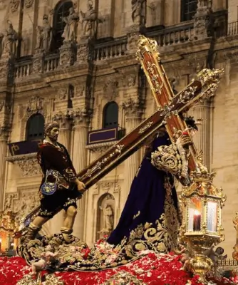 Soportes publicitarios activos durante la Semana Santa, festividad declarada de Interés Turístico Nacional en Jaén
