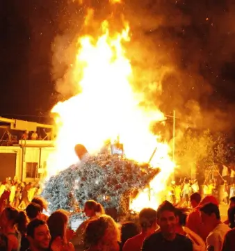 Fogueres de Sant Joan en Jávea Fogueres de Sant Joan en Jávea