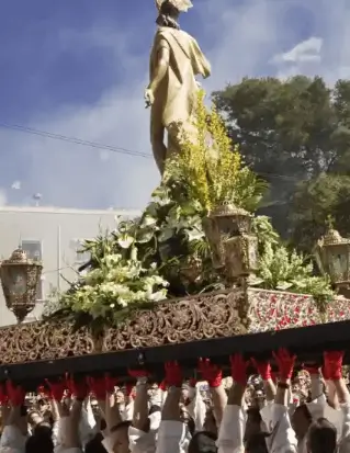 Soportes publicitarios activos durante la Semana Santa y los puentes de primavera en La Manga del Mar Menor