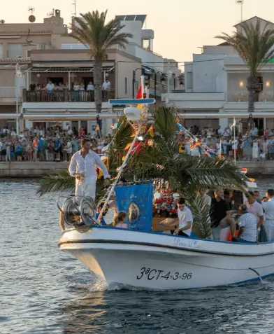 Soportes publicitarios activos durante las fiestas de la Virgen del Carmen y la procesión marinera de Cabo de Palos