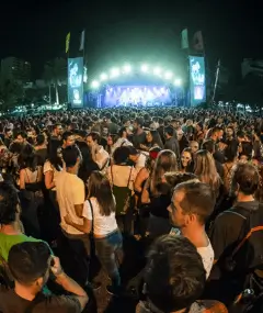 Soportes publicitarios durante el festival WOMAD de músicas del mundo en el casco histórico de Vegueta