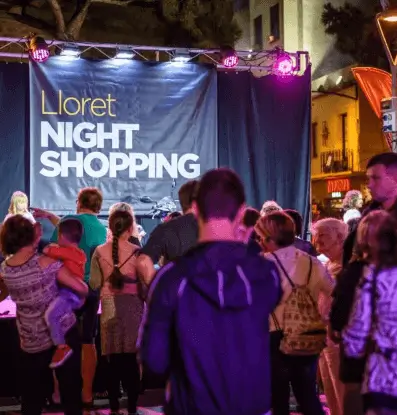 Publicidad exterior en el Lloret Night Shopping