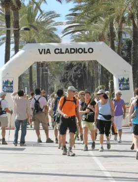 Publicidad exterior en Marbella 4 Days Walking