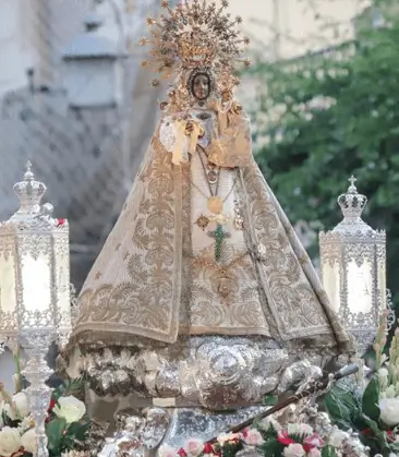 Soportes publicitarios activos durante las fiestas patronales de la Virgen de Monserrate, patrona de Orihuela
