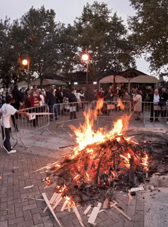 Soportes publicitarios activos durante las Festas de San Martiño y el Magosto, patrón de Ourense el 11 de noviembre