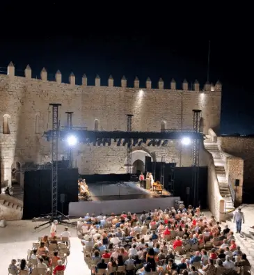 Espectáculos de teatro clásico en el Patio de Armas del Castillo