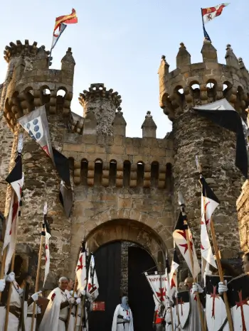 Publicidad exterior durante la Noche Templaria Noche Templaria Ponferrada