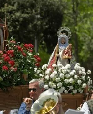 Soportes publicitarios activos durante las fiestas de San Gregorio, en mayo en el barrio de Húmera de Pozuelo