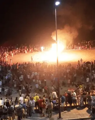 Soportes publicitarios activos durante la Noche de San Juan, con hogueras en Playa Blanca, El Matorral y Puerto Lajas