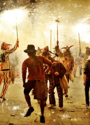 Publicidad exterior durante La Nit del Foc en Reus Publicidad exterior durante La Nit del Foc en Reus