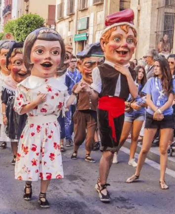 Publicidad exterior durante las Festes de Sant Pere de Reus Publicidad exterior durante las Festes de Sant Pere de Reus
