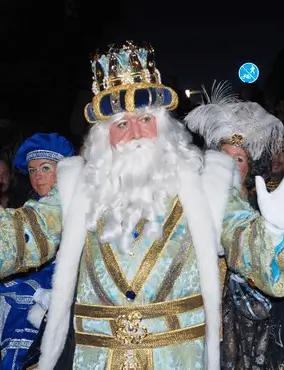 Vallas publicitarias activas durante la cabalgata de Reyes de Ripollet, que recorre las calles y ramblas del centro cada 5 de enero