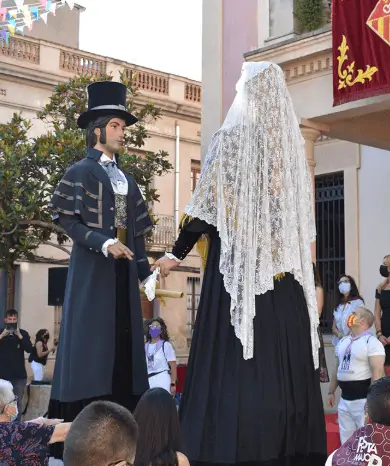 Soportes publicitarios activos durante la Festa Major de Sant Pere, las fiestas mayores de Rubí a finales de junio