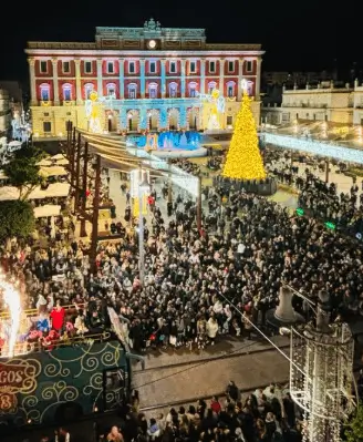 Soportes publicitarios activos durante la cabalgata de los Reyes Magos, el 5 de enero en San Fernando de Henares