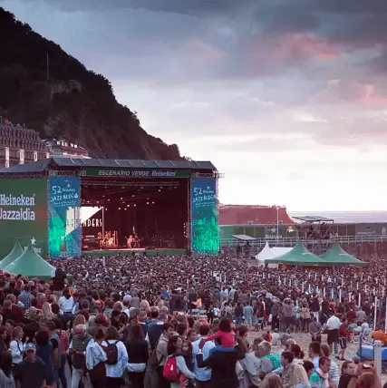 Publicidad exterior durante el Festival de Jazz de San Sebastián Publicidad exterior durante el Festival de Jazz de San Sebastián