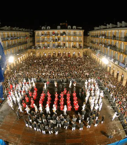 Publicidad exterior durante la Tamborrada de San Sebastián Publicidad exterior durante la Tamborrada de San Sebastián