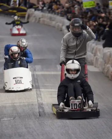 Publicidad exterior durante la Cursa de Karts de Coixinets