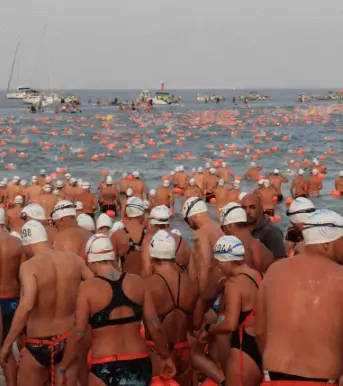 Publicidad exterior durante la Travesía a nado Tabarca – Santa Pola