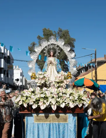 Soportes publicitarios activos durante las fiestas de la Caña Dulce, celebradas en el valle de Jinámar cada diciembre