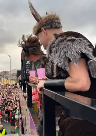 Soportes publicitarios activos durante el Carnaval de Telde, con murgas y desfiles por las calles del centro