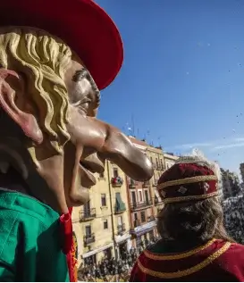 Soportes publicitarios activos durante la campaña navideña y las tradiciones de fin de año de Torredembarra
