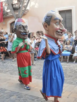 Soportes publicitarios activos durante la Festa Major de Santa Rosalia, la fiesta grande de Torredembarra a principios de septiembre