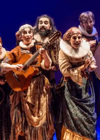 Publicidad exterior durante el Festival de Teatro y Cultura Publicidad exterior durante el Festival de Teatro y Cultura en Torrelavega