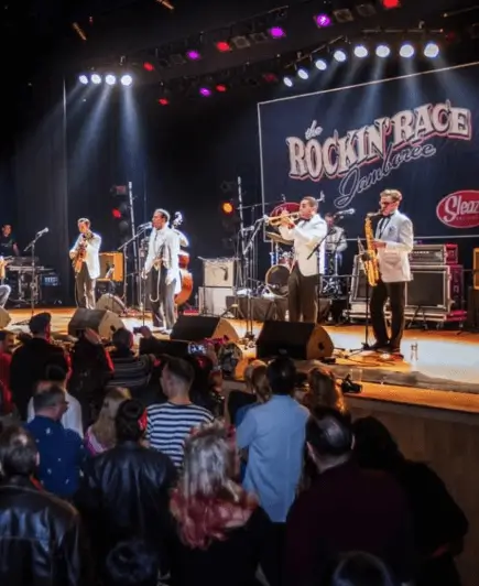 Publicidad exterior en el Rockin' Race Jamboree Publicidad exterior en el Rockin' Race Jamboree