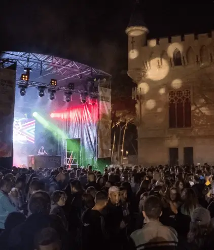 Publicidad exterior en el Concierto en Vivo en el Puerto de Vila-Seca Publicidad exterior durante el Concierto en Vivo en el Puerto de Vila-Seca