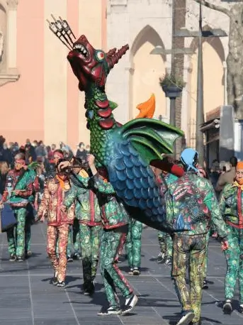 Soportes publicitarios activos durante los Tres Tombs, el desfile de caballerías en honor a Sant Antoni Abat